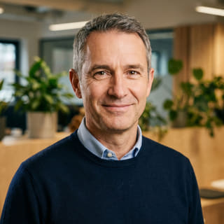 James Mitchell, Director Ejecutivo en Argentum Fondencia