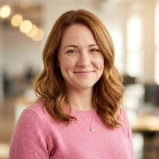 Directora de Atención al Cliente en Argentum Fondencia, Emily Watson